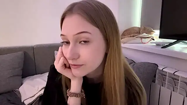 KatrineDrea online show from April 18, 2026, 3:36 pm