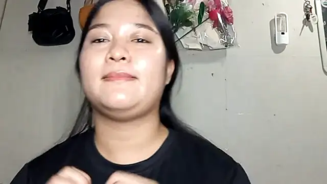 BrandeePhatdouang online show from April 3, 2026, 5:14 am