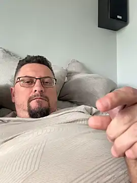 19cmSlave online show from March 30, 2026, 11:33 am