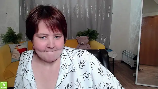 QUEEN02030 online show from May 7, 2026, 10:40 am