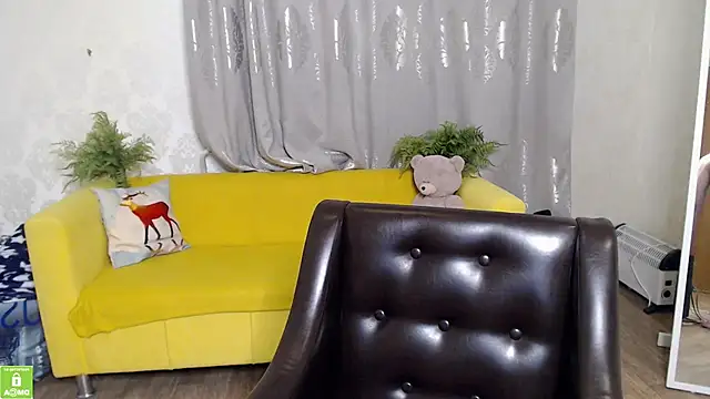 QUEEN02030 online show from May 9, 2026, 2:09 pm
