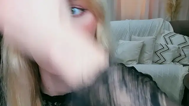 Snapshot of blonde__flirt chatting on April 9, 2026, 8:20 am blonde flirt online show from April 9, 2026, 8:20 am