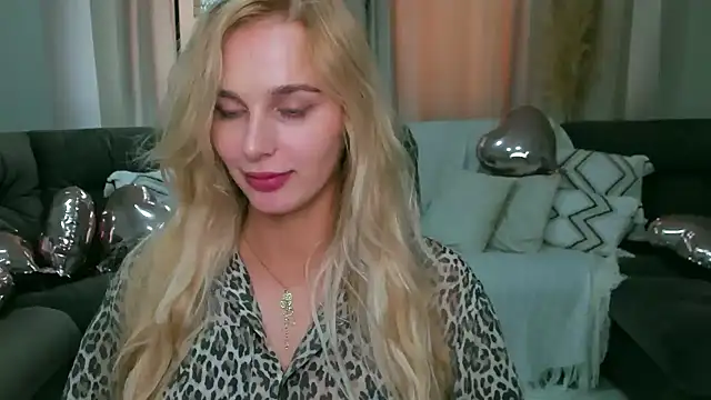 Snapshot of blonde__flirt chatting on April 1, 2026, 5:09 am blonde flirt online show from April 1, 2026, 5:09 am