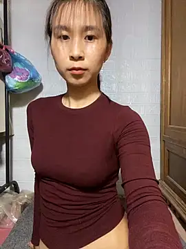 Snapshot of -Tini- chatting on April 2, 2026, 5:14 am -Tini- online show from April 2, 2026, 5:14 am