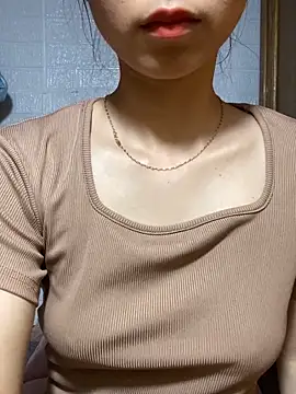 Snapshot of -Tini- chatting on April 4, 2026, 3:18 pm -Tini- online show from April 4, 2026, 3:18 pm