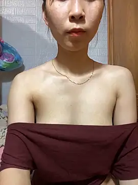 Snapshot of -Tini- chatting on April 3, 2026, 5:03 am -Tini- online show from April 3, 2026, 5:03 am