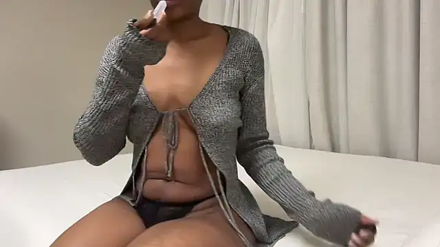 LunaJoHeat online show from April 27, 2026, 10:19 pm