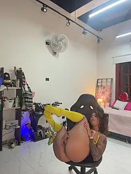 CocoaParadise  online show from April 24, 2026, 2:24 am