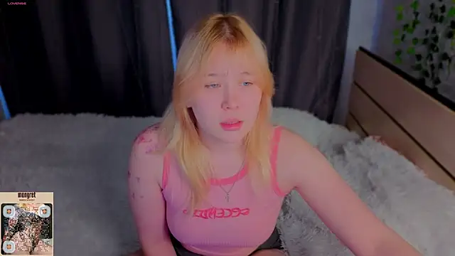 unburnedgirl online show from May 18, 2026, 1:38 pm