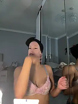 Snapshot of Goldenfairy chatting on April 11, 2026, 2:32 pm Goldenfairy online show from April 11, 2026, 2:32 pm