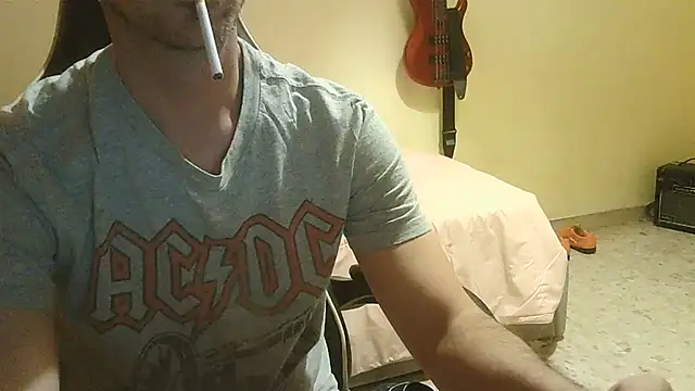 Snapshot of miguel_edg01 chatting on May 14, 2026, 9:12 pm miguel edg01 online show from May 14, 2026, 9:12 pm