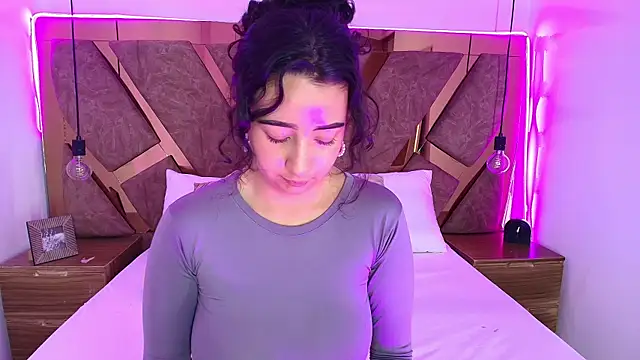 bella swwan  online show from July 5, 2026, 10:49 pm