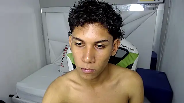 Taylorr junior  online show from March 31, 2026, 4:47 am