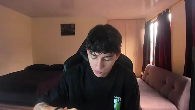 Snapshot of Luke_Chill chatting on May 4, 2026, 2:42 pm Luke Chill online show from May 4, 2026, 2:42 pm