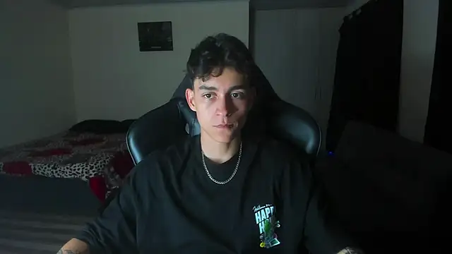 Snapshot of Luke_Chill chatting on April 3, 2026, 2:40 am Luke Chill online show from April 3, 2026, 2:40 am
