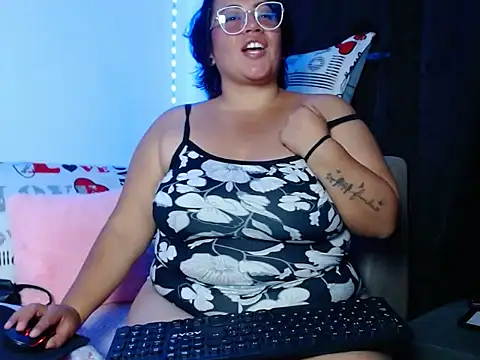 Snapshot of vibeSex1 chatting on April 3, 2026, 12:50 am vibeSex1 online show from April 3, 2026, 12:50 am