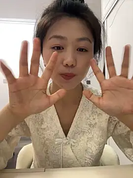 Shanshan 1267 online show from May 3, 2026, 1:25 pm