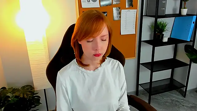 CherryCrushLove online show from May 7, 2026, 6:06 am