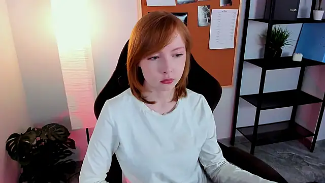 CherryCrushLove online show from May 10, 2026, 6:17 am