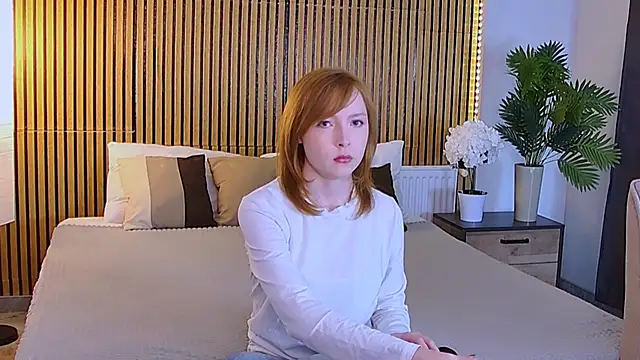 CherryCrushLove online show from April 19, 2026, 5:41 am