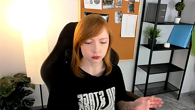 CherryCrushLove online show from April 28, 2026, 5:12 am