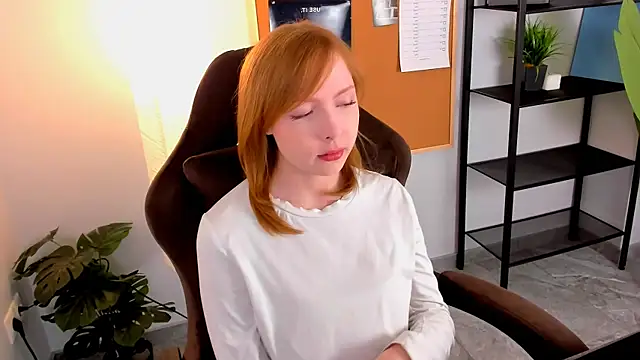 CherryCrushLove online show from May 3, 2026, 6:07 am