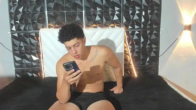 Naomi ruis  online show from March 31, 2026, 11:45 am