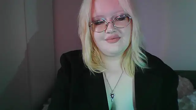 Snapshot of Elayne_Sweet chatting on April 14, 2026, 8:08 am Elayne Sweet online show from April 14, 2026, 8:08 am