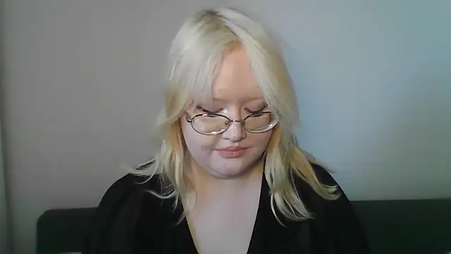 Snapshot of Elayne_Sweet chatting on April 7, 2026, 9:22 am Elayne Sweet online show from April 7, 2026, 9:22 am