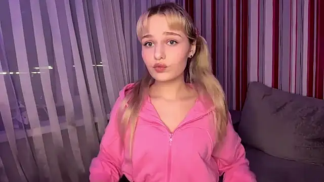 Snapshot of Maddy_Lovel chatting on March 31, 2026, 3:47 pm Maddy Lovel online show from March 31, 2026, 3:47 pm