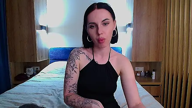 Snapshot of Sour_Berry_ chatting on May 14, 2026, 4:26 pm Sour Berry online show from May 14, 2026, 4:26 pm