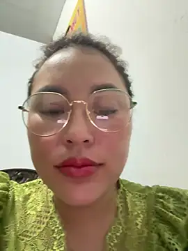 Snapshot of Lina-Naughty chatting on April 26, 2026, 4:48 pm Lina-Naughty online show from April 26, 2026, 4:48 pm