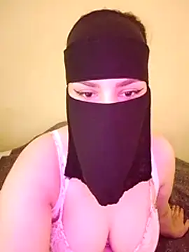 Queen Lola online show from May 5, 2026, 2:31 pm