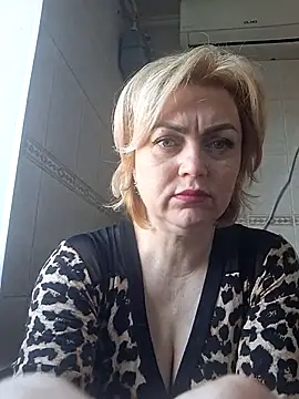 SylvieGold453 online show from April 14, 2026, 12:32 pm