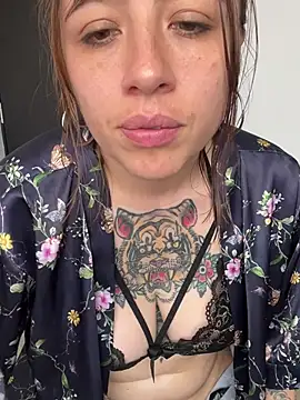 MartinaLorenss online show from May 1, 2026, 4:01 pm