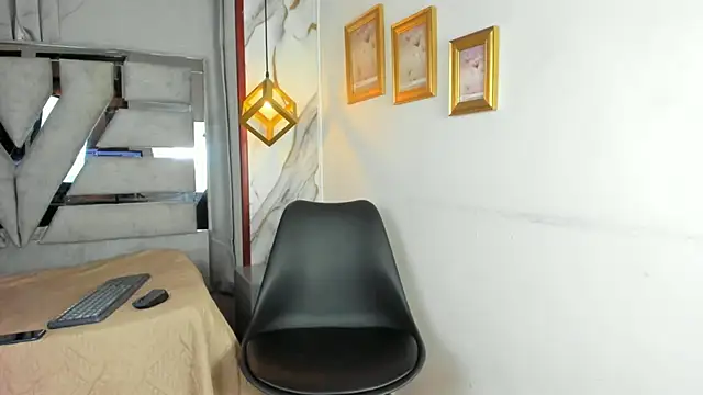 Alantaylorr  online show from July 9, 2026, 3:33 pm