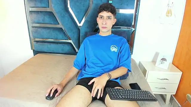 Alantaylorr  online show from May 23, 2026, 3:33 pm