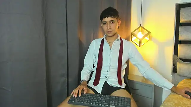 Alantaylorr  online show from July 4, 2026, 5:58 am