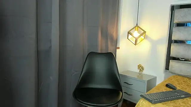 Alantaylorr  online show from July 5, 2026, 3:44 am