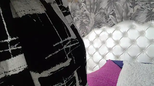 ViviJones online show from June 6, 2026, 1:38 pm