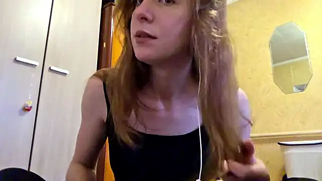 DonnaKuc online show from April 9, 2026, 6:04 am