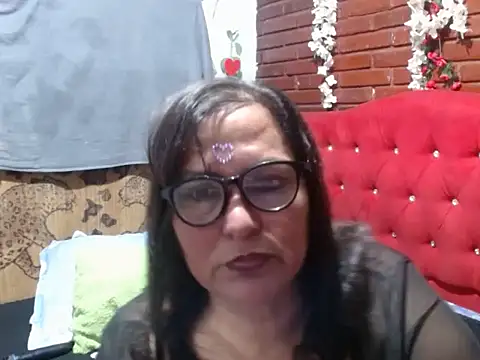 kristalmarelyn online show from April 25, 2026, 7:11 am