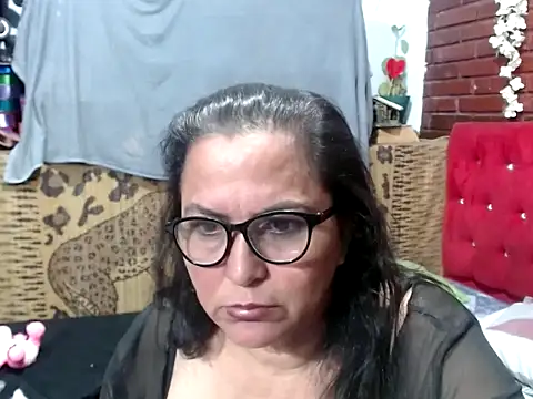 kristalmarelyn online show from April 25, 2026, 1:41 pm