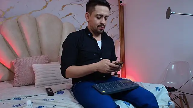 Christopherluxe online show from April 3, 2026, 3:13 am