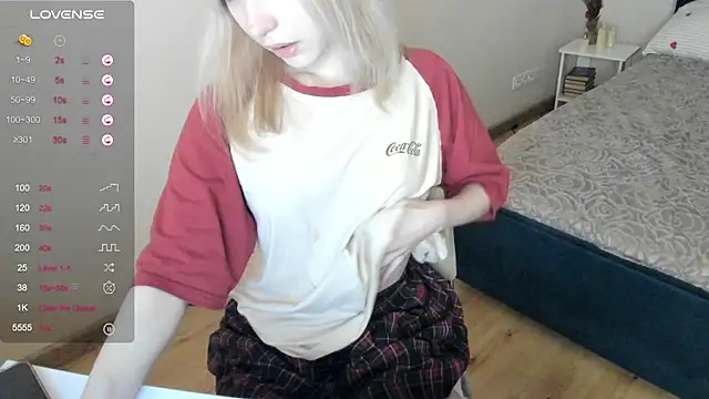 Snapshot of MiaKimiko chatting on May 21, 2026, 2:20 am MiaKimiko online show from May 21, 2026, 2:20 am
