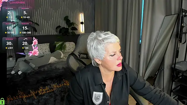 Linda Zef1r online show from May 13, 2026, 1:12 am