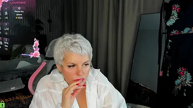 Linda Zef1r online show from May 3, 2026, 1:22 am