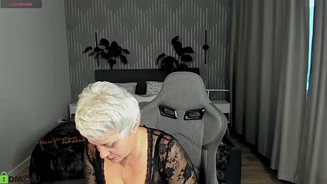 Linda Zef1r online show from May 20, 2026, 9:39 am