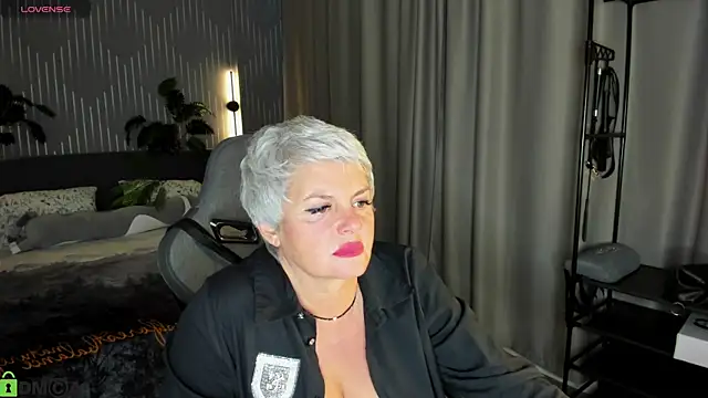 Linda Zef1r online show from May 12, 2026, 9:37 am