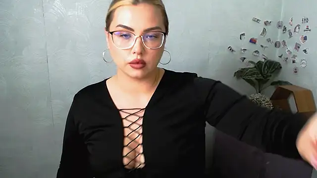 Snapshot of AminaSoul_ chatting on May 13, 2026, 1:07 pm AminaSoul online show from May 13, 2026, 1:07 pm